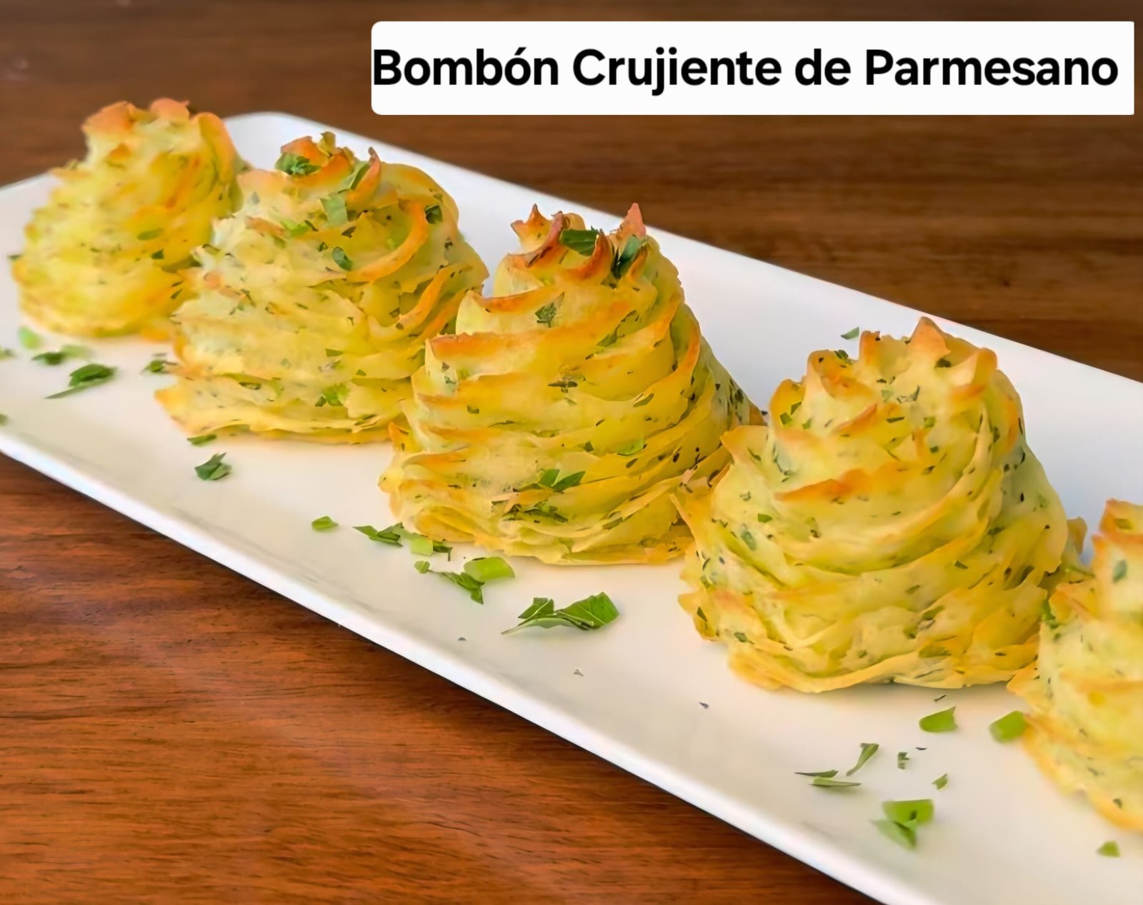 Bombon crujiente de parmesano al ajillo